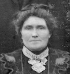 Photo of photos/Mary McLennan 1860-1954 portrait_crop